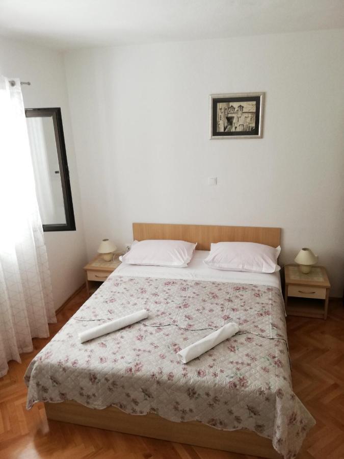 Apartments Aniko Saric Tučepi Exterior foto